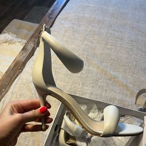 BRAND NEW GUESS WHITE HEELS